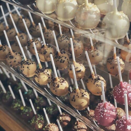 bunte Cake Pop Theke